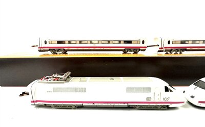 M�rklin 8871 ICE Triebwagenzug BR 410 4-teilig der DB in Spur Z