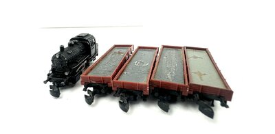 M�rklin Dampflok BR 89 mit 4 G�terwagen der DB in Spur Z