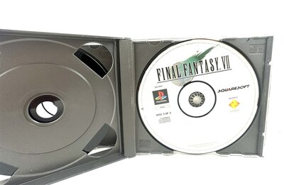 PlayStation Spiel Final Fantasy VII + VIII + IV PAL