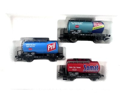M�rklin 46423 H0 AC Kesselwagen-Set "Henkel" ansicht vorne Inhalt Top
