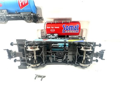 M�rklin 46423 H0 AC Kesselwagen von unten Rads�tze Henkel DB