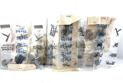 Nahaufnahme des originalverschwei�ten Kunststoff-T�tchens M+F Merker + Fischer 02310 H0 Umbausatz f�r M�rklin BR 23