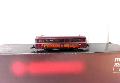 Frontansicht M�rklin 8831 Z Schienenbus BR 798 J�germeister der DB