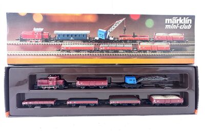 Vorderansicht M�rklin 8103 Zugset Gleisbauzug mit Diesellok BR 260 in Spur Z