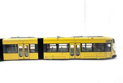 Leopold Halling H0 Bombardier Flexity NGT D12 DD mit Antrieb