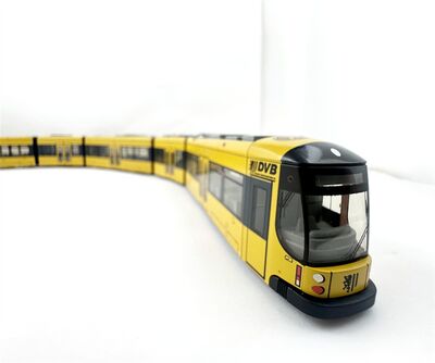 Leopold Halling H0 Bombardier Flexity NGT D12 DD mit Antrieb