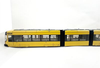 Leopold Halling H0 Bombardier Flexity NGT D12 DD mit Antrieb