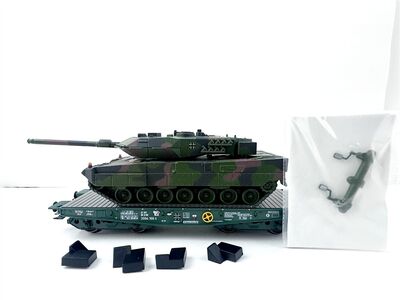 Vorderansicht M�rklin H0 48870 Schwerlast Flachwagen Rlmmps mit Panzer Leopard 2A6 DB AG OVP