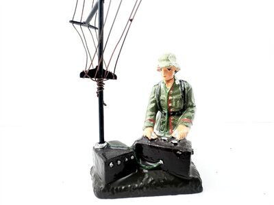 Lineol Massefigur WWII Funker mit Funkger�t & Antenne ca. 1930