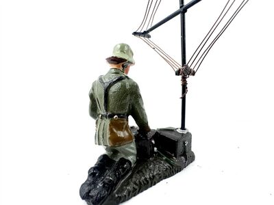 Lineol Massefigur WWII Funker mit Funkger�t & Antenne ca. 1930