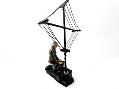Lineol Massefigur WWII Funker mit Funkger�t & Antenne ca. 1930