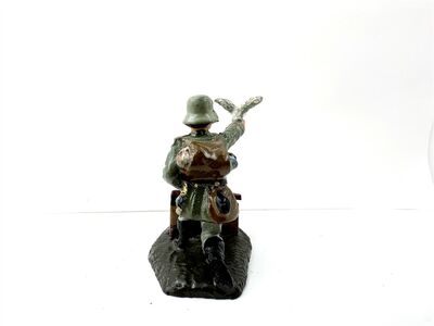 Lineol Massefigur WWII Soldat mit Brieftaube & Korb ca. 1930