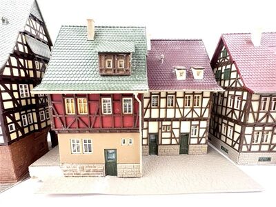 Faller + Vollmer H0 Altstadtzeile Fachwerk-H�user 6 St�ck