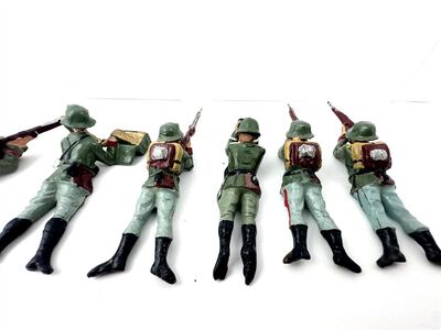 Lineol & Elastolin Masse Figuren WW2 liegende Soldaten 6 St�ck