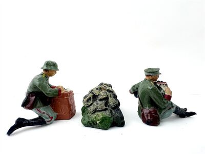 Elastolin Masse Figuren WW2 Rastende Soldaten an Feuerstelle &ndash; Musiker