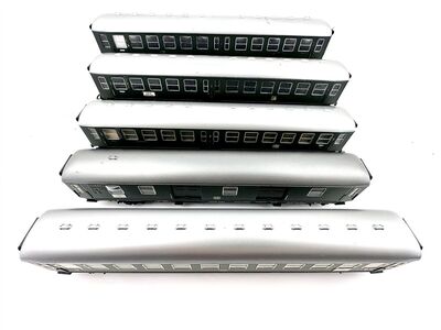 Fleischmann H0 Personenwagen Konvolut + Gep�ckwagen DB + Licht