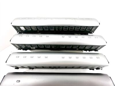 Fleischmann H0 Personenwagen Konvolut + Gep�ckwagen DB + Licht